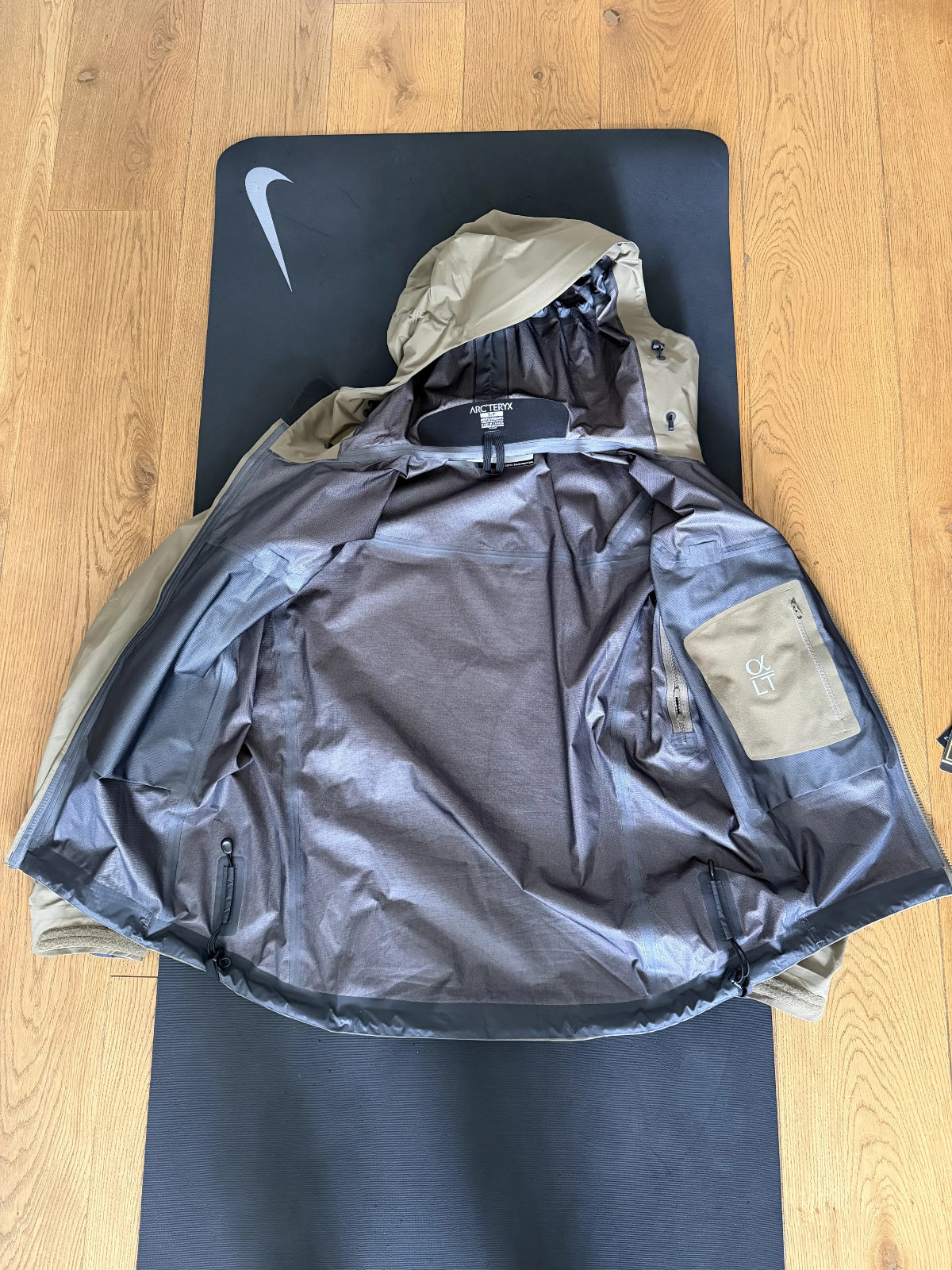 Arc’teryx LEAF Alpha LT Gore-Tex Jacket Gen 2, size Small, Crocodile