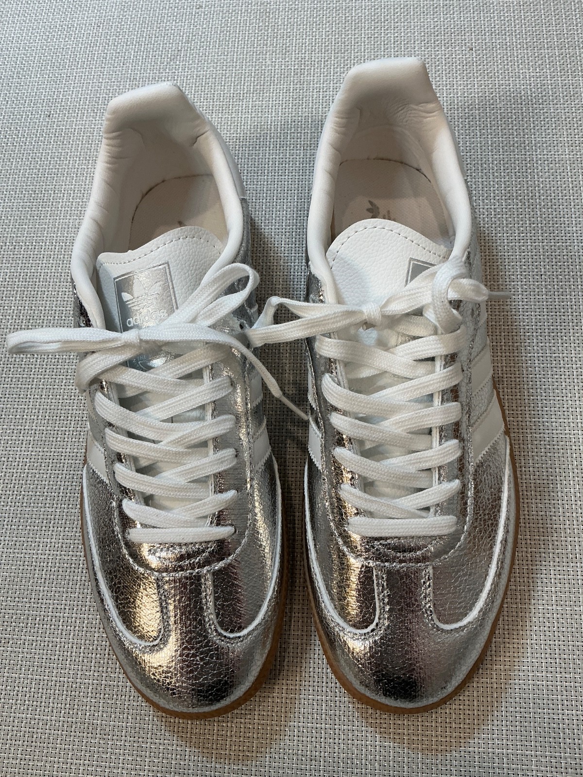 Mens sneaker adidas silver samba 9.5 NEW