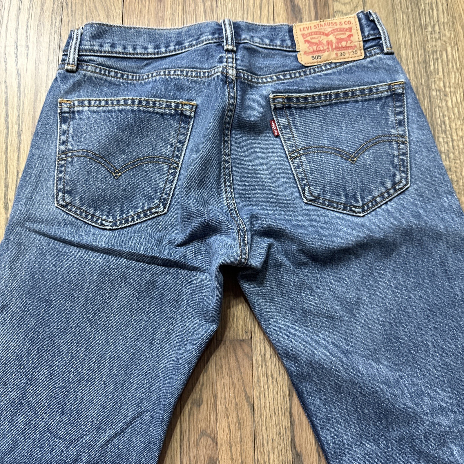 Levi’s 505 Regular Fit Jeans Straight Leg Medium Blue Zipper Fly Men’s SZ 30×30