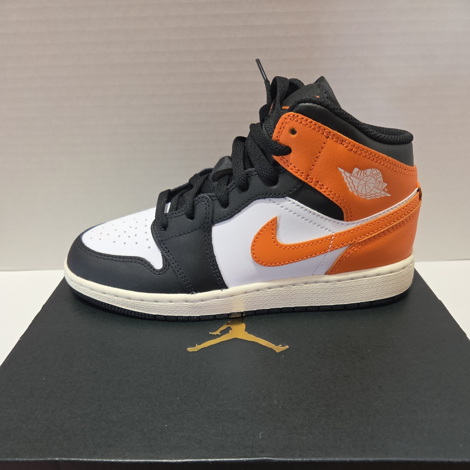 Nike Youth Air Jordan 1 Mid Starfish Size 4.5Y DQ8423-801